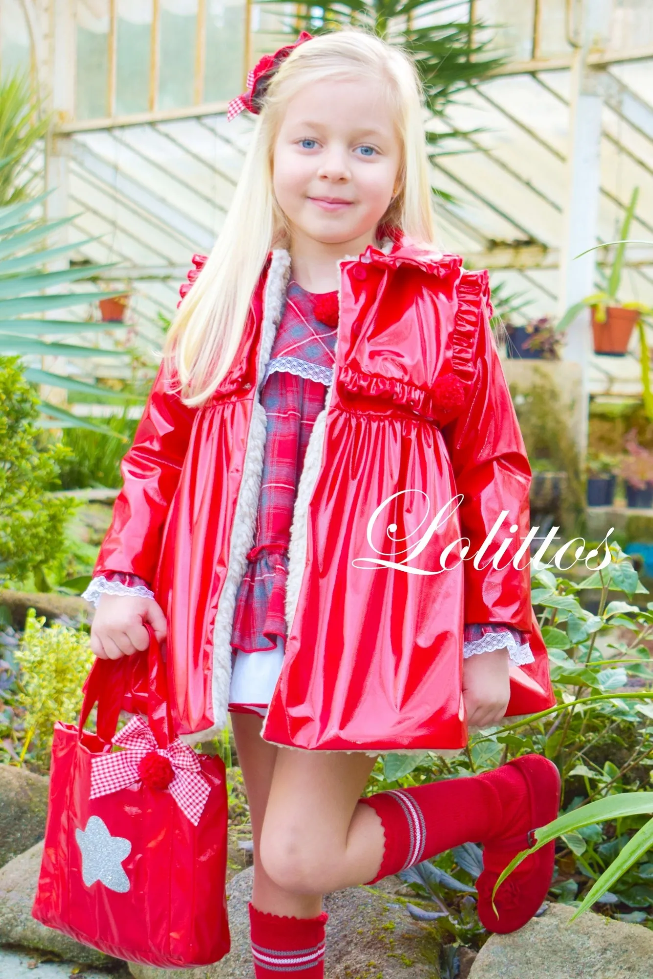 Abrigo de Charol Colección Nadal en dos colores de Lolittos