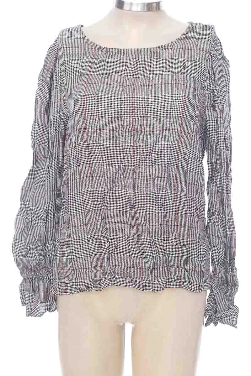 BLUSA COLOR GRIS  ARKITECT
