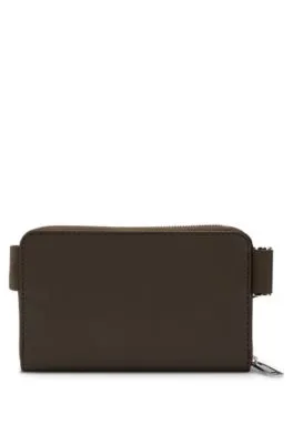 Bolso cruzado con estructura y ribetes de la marca
