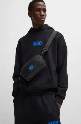 Bolso de bandolera con parche de logo smiley