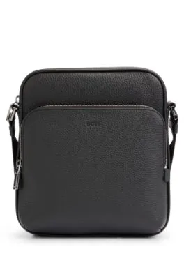 Bolso mensajero de piel italiana con logo grabado