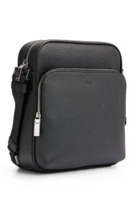 Bolso mensajero de piel italiana con logo grabado