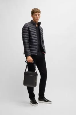Bolso mensajero de piel italiana con logo grabado