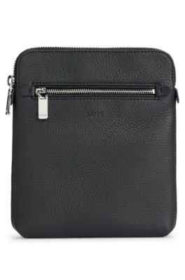 Bolso tipo sobre de piel italiana con logo grabado