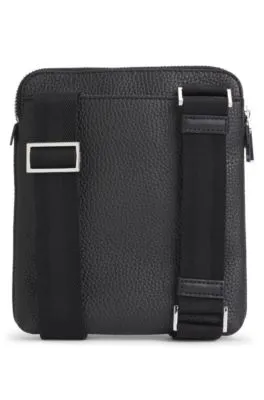 Bolso tipo sobre de piel italiana con logo grabado