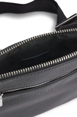 Bolso tipo sobre de piel italiana con logo grabado