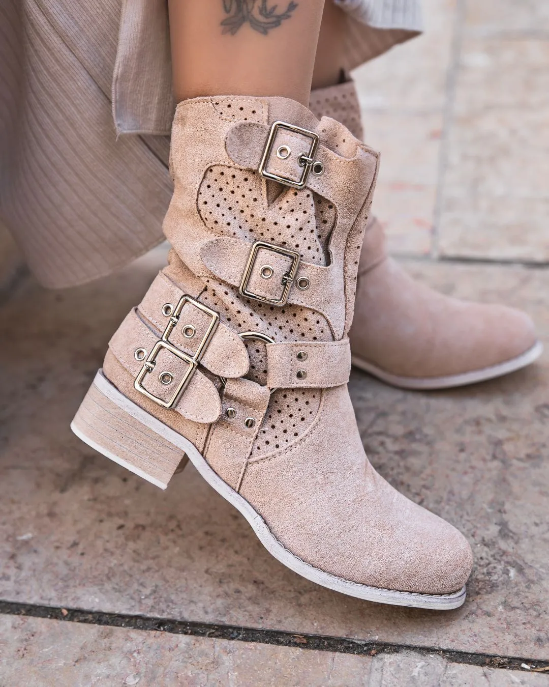 BOTINES DE MUJER EN COLOR BEIGE CON TACóN  DOUNIA