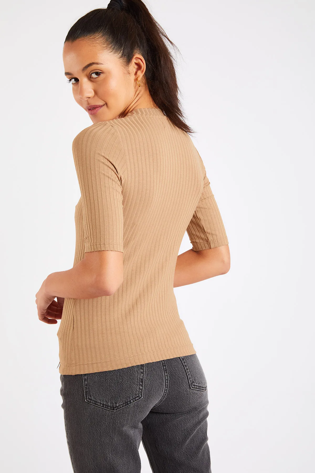 CAYDEN LEESBURG BEIGE RIBBED TSHIRT