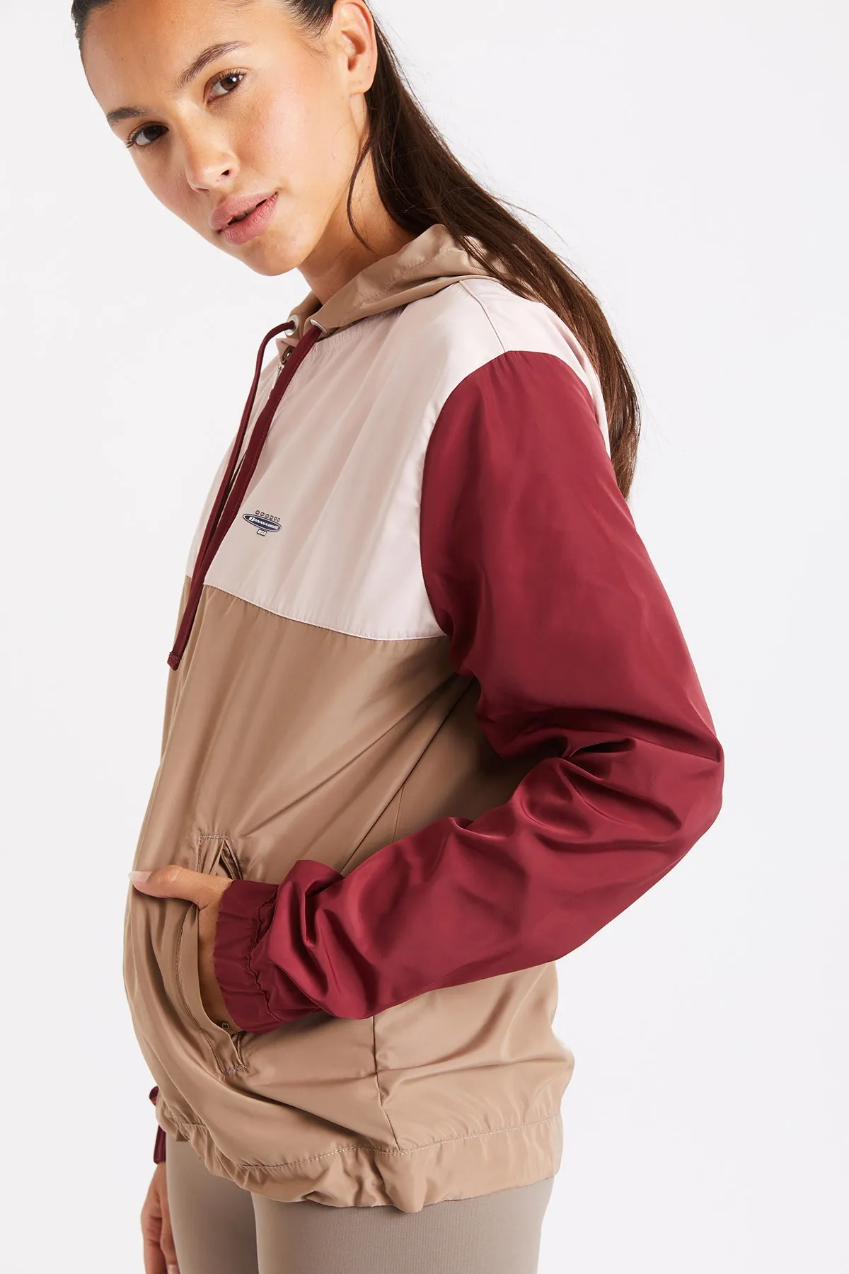 Chaqueta cortavientos running mujer beige Skip Zooming