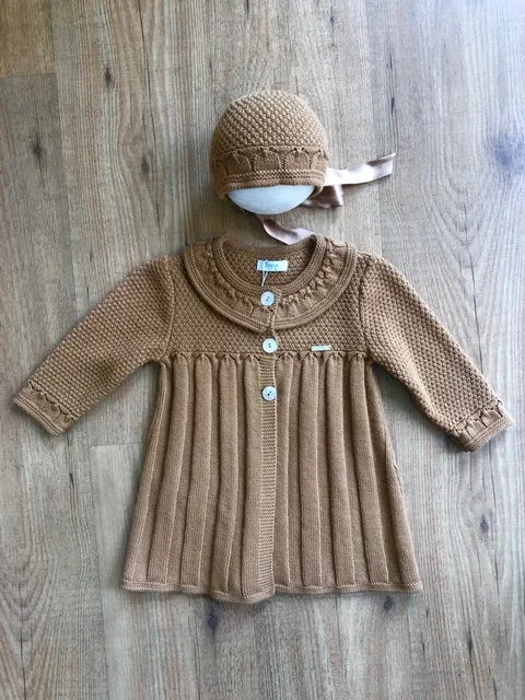CONJUNTO PARA NIñA DE FOQUE. ABRIGO Y CAPOTA. OINV