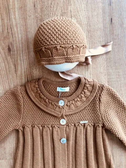 CONJUNTO PARA NIñA DE FOQUE. ABRIGO Y CAPOTA. OINV
