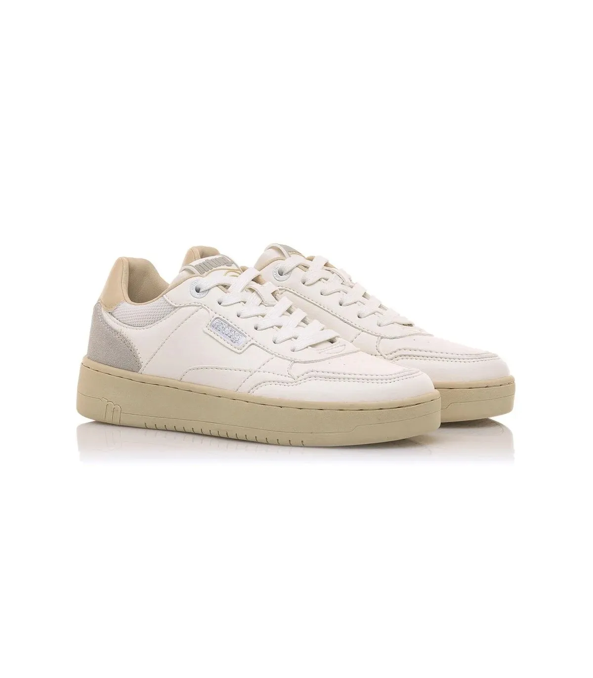 Deportivo blanco con talón beige