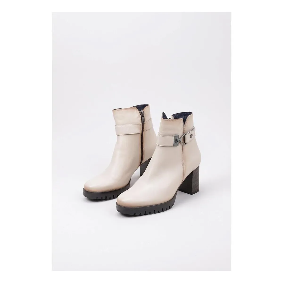 EVIE D8961