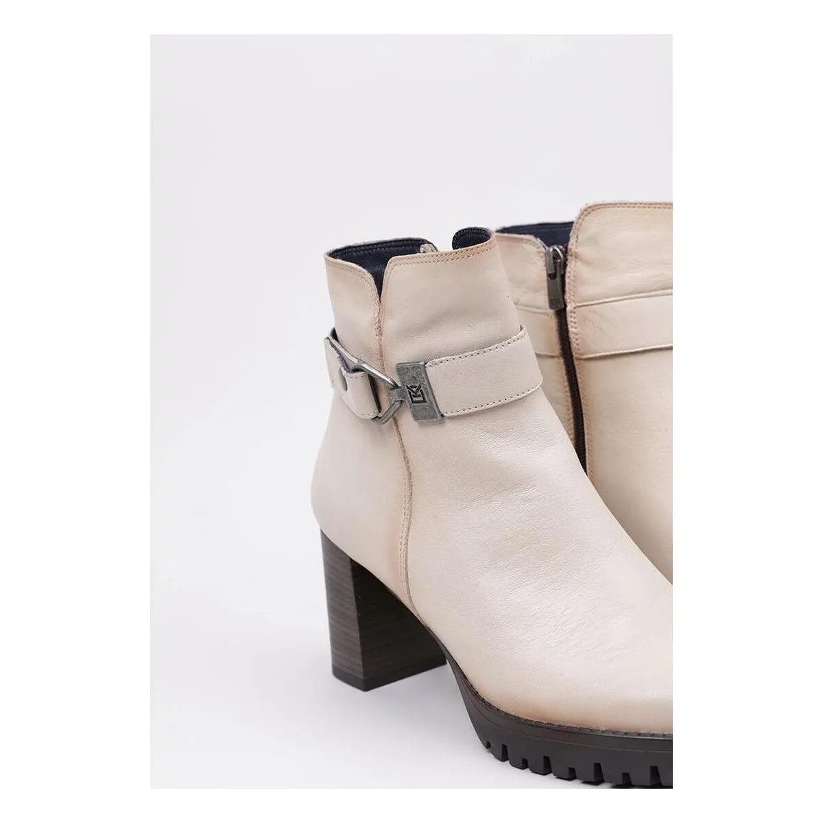 EVIE D8961