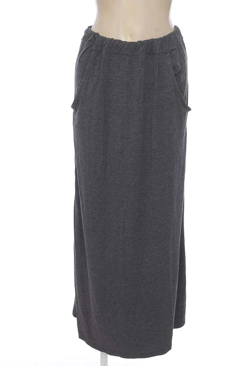 FALDA COLOR GRIS  CLOSEANDO