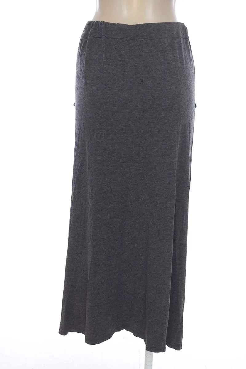 FALDA COLOR GRIS  CLOSEANDO