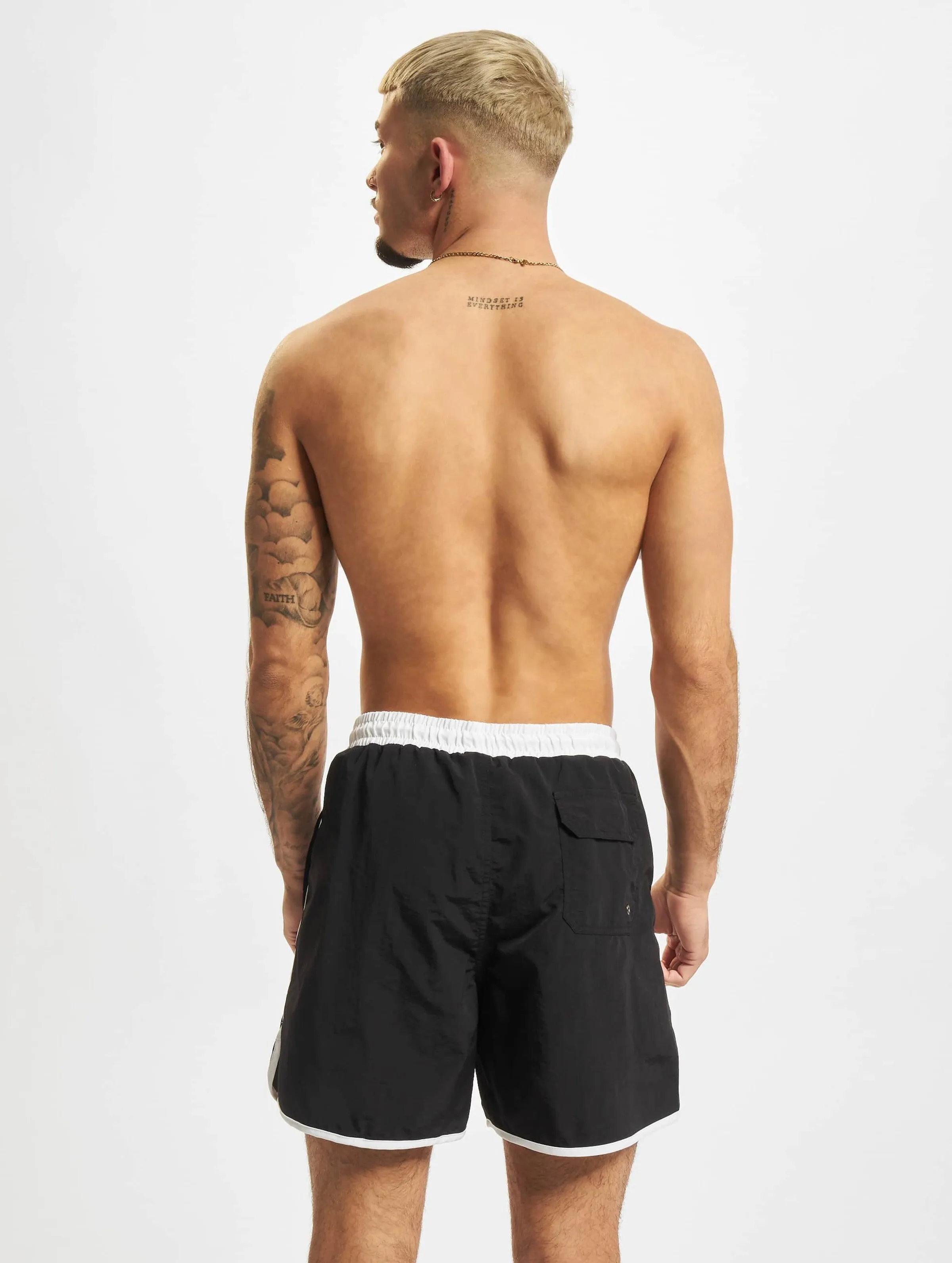 Karl Kani Small Signature Contrast