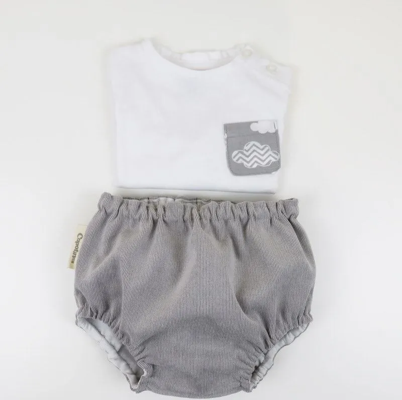Lookbook camiseta nubes y cubrepañal micropana gris