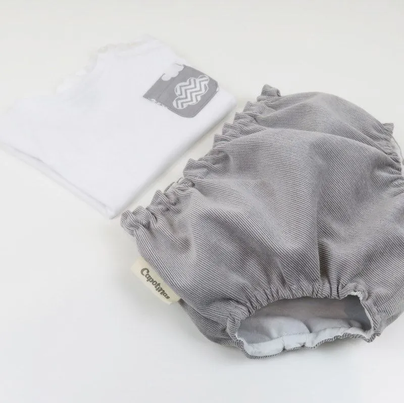 Lookbook camiseta nubes y cubrepañal micropana gris