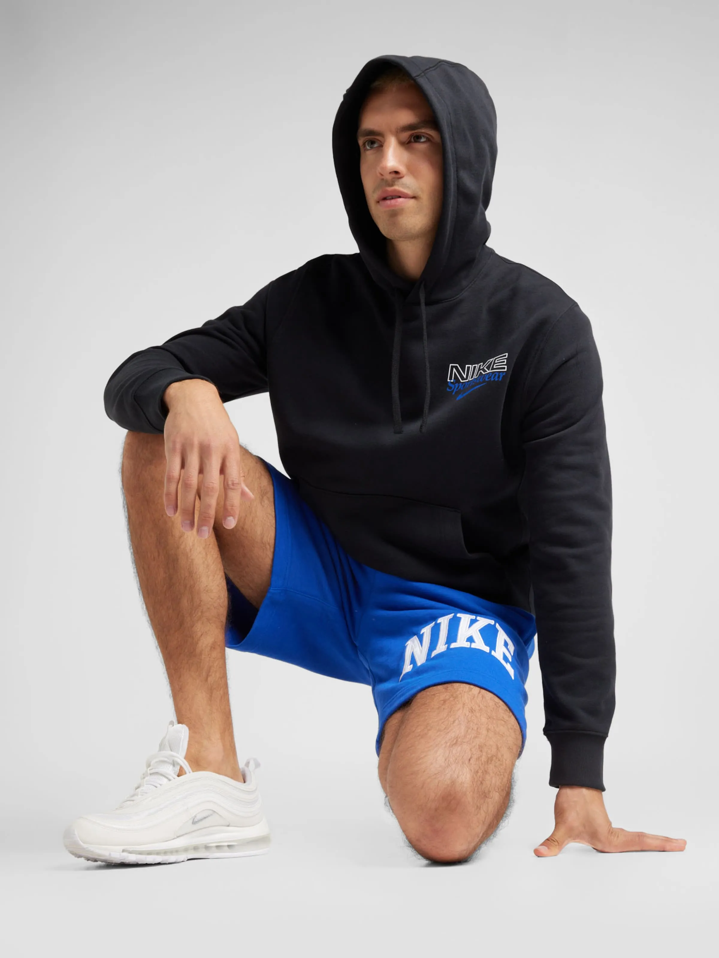 Loosefit Pantalón 'CLUB' Nike Sportswear en Azul Real