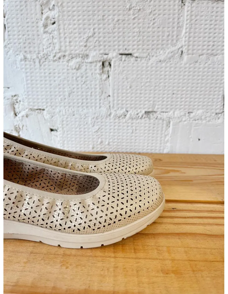 MANOLETINA EN BEIGE  FELLA