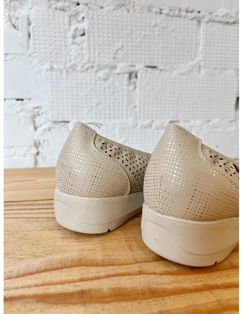 MANOLETINA EN BEIGE  FELLA