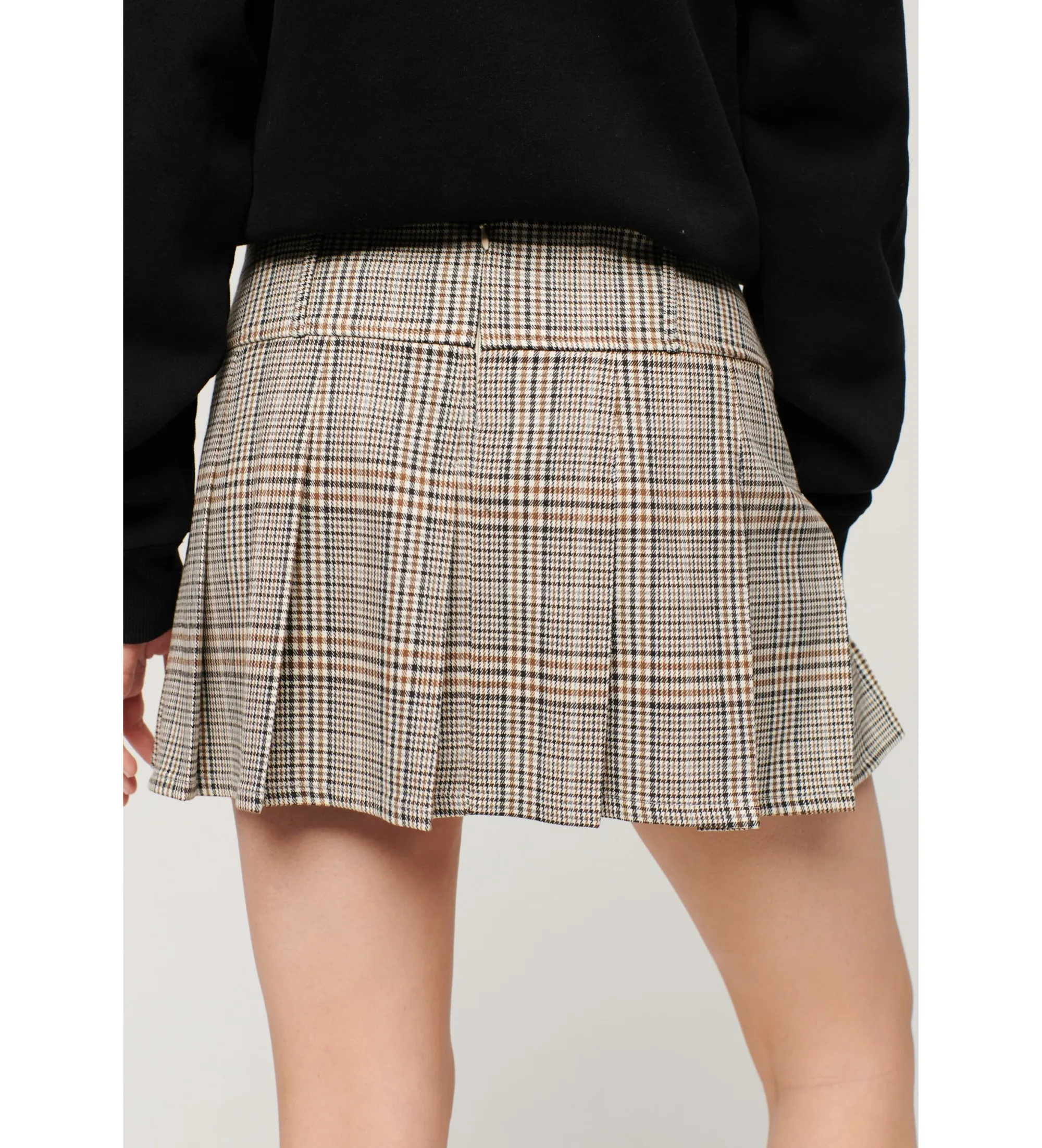 Minifalda plisada de talle bajo beige