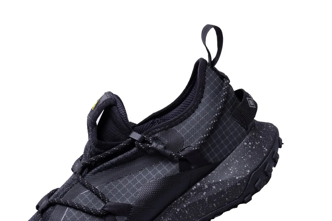 N372O NIKE ACG MOUNTAIN FLY LOW GTX SE  DARK SMOKE GREY  MEN NEGRO TOTAL