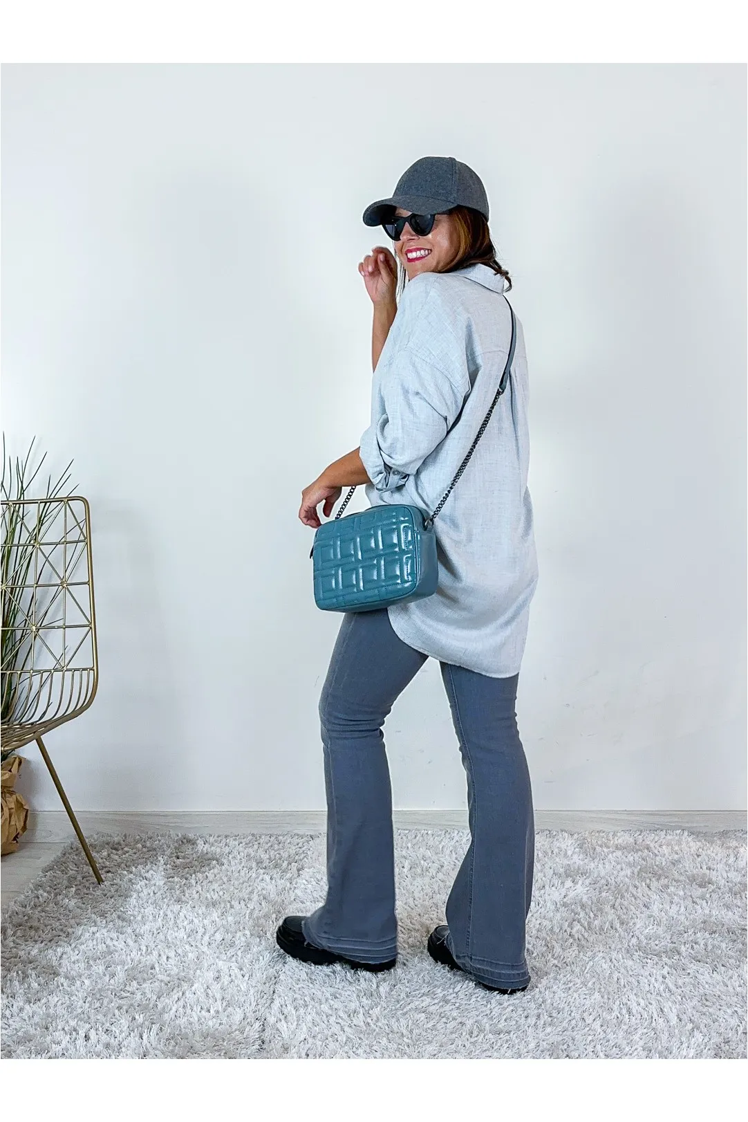 PANTALON VAQUERO FLARED VIBETT GRIS CLARO