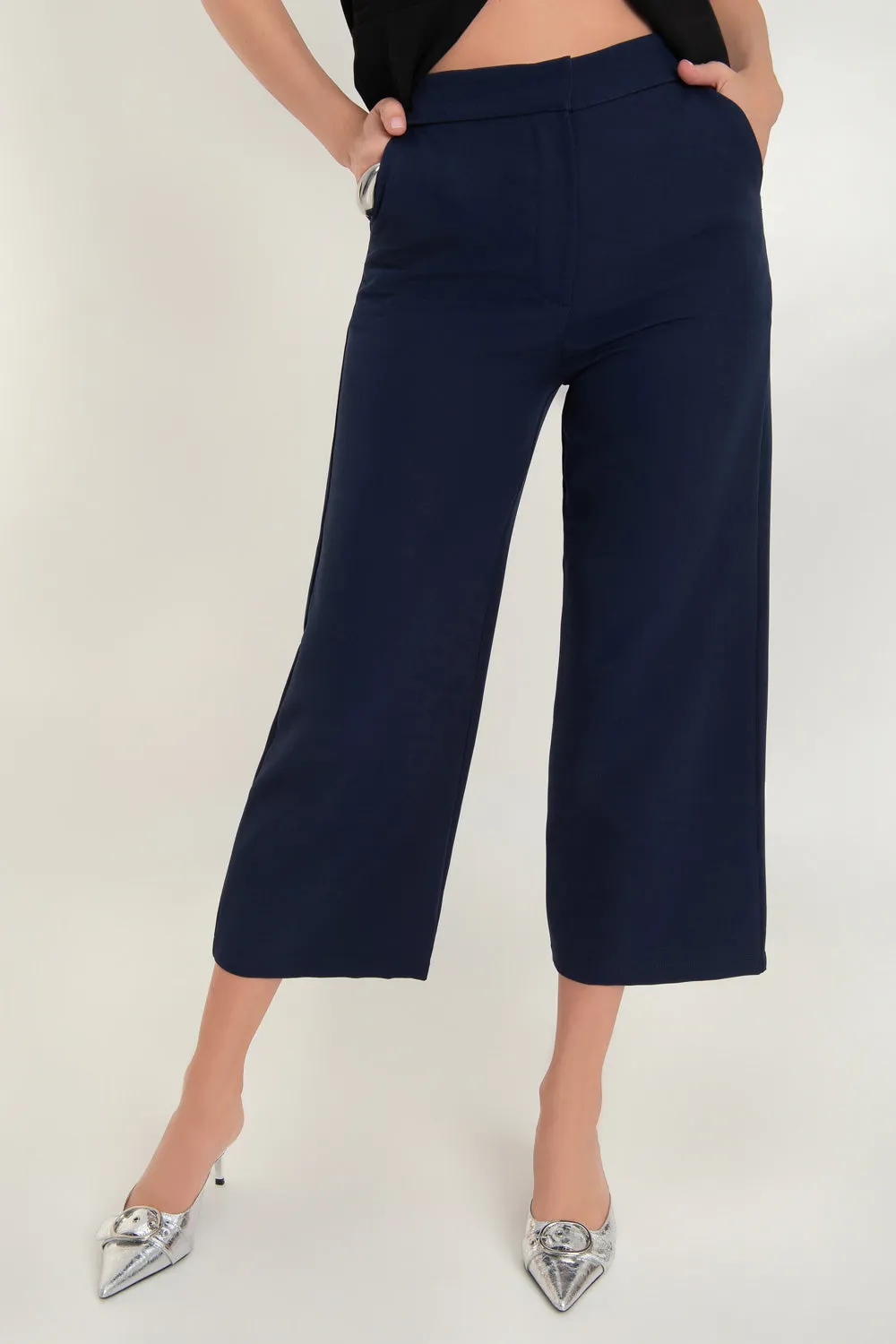 Pantalón ajustado de fit cropped flare