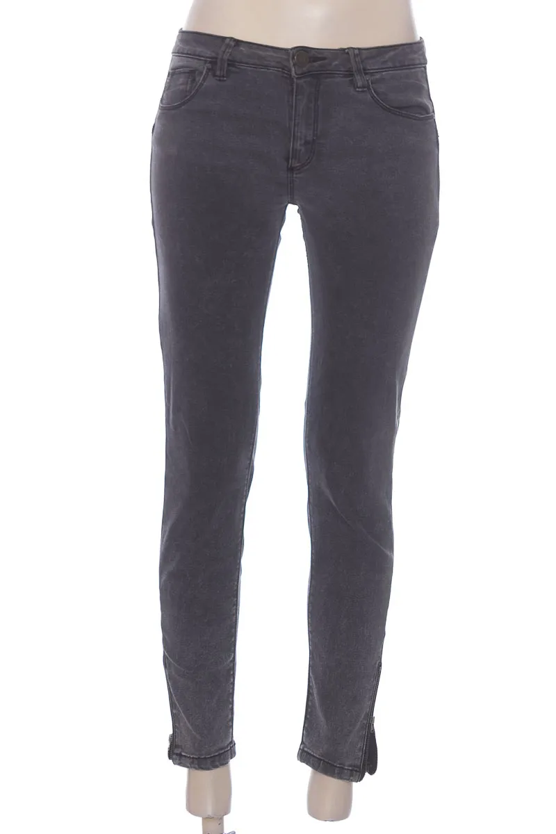 PANTALóN COLOR GRIS  BERSHKA