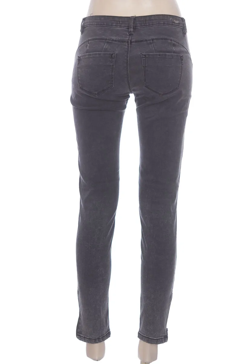 PANTALóN COLOR GRIS  BERSHKA