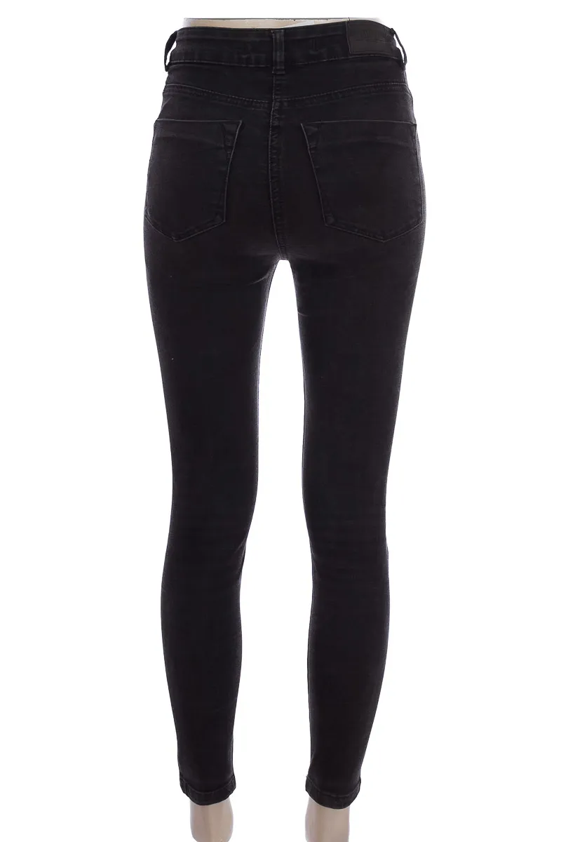 PANTALóN COLOR NEGRO  AXSPEN