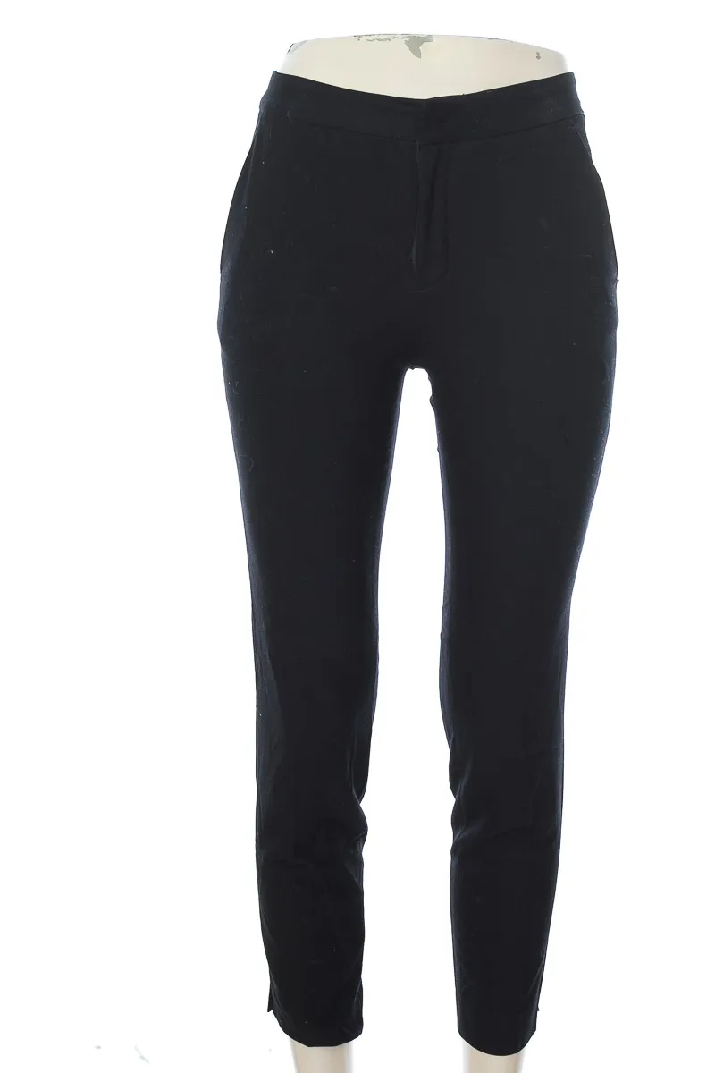 PANTALóN COLOR NEGRO  ZARA