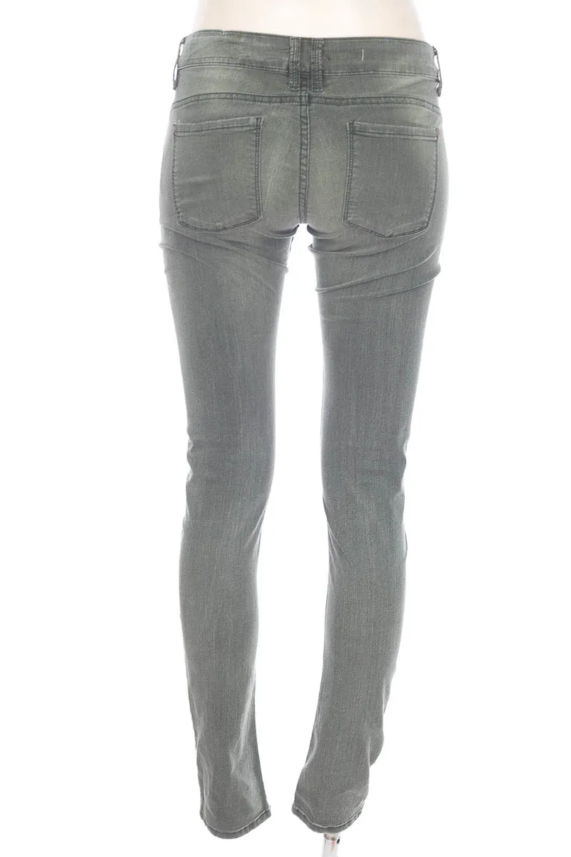 PANTALóN COLOR VERDE  TENNIS