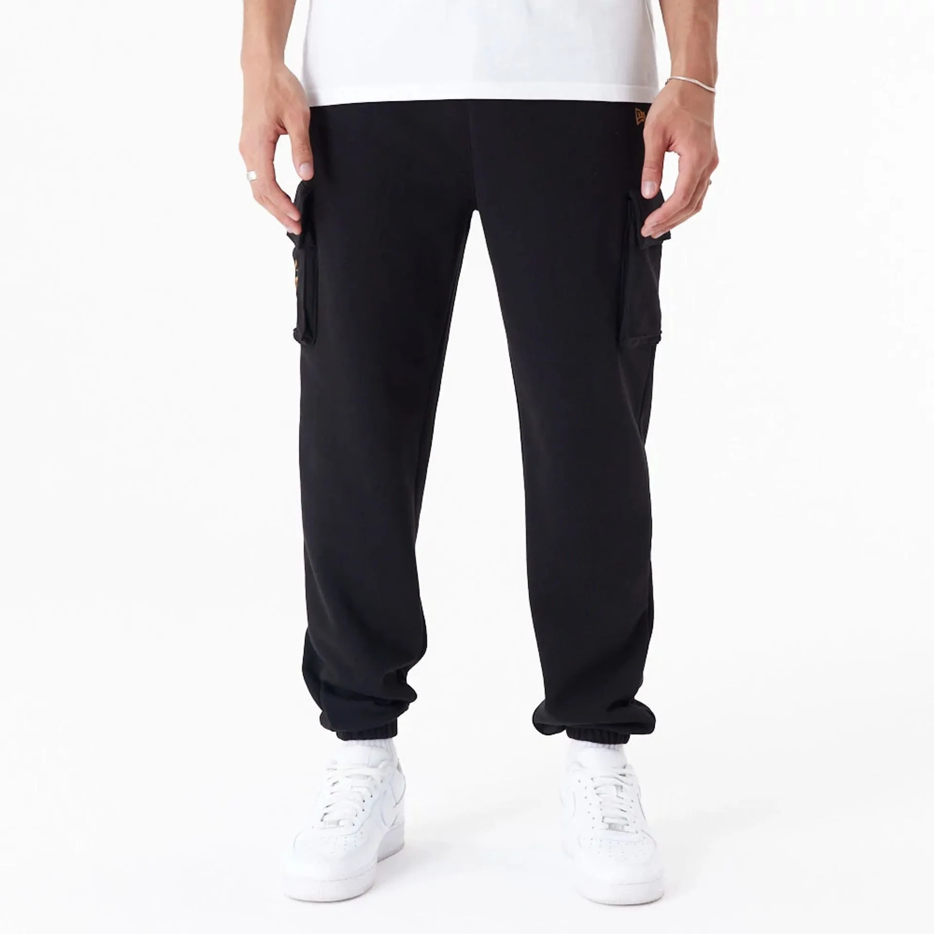 Pantalón Joggers Cargo New Era Script