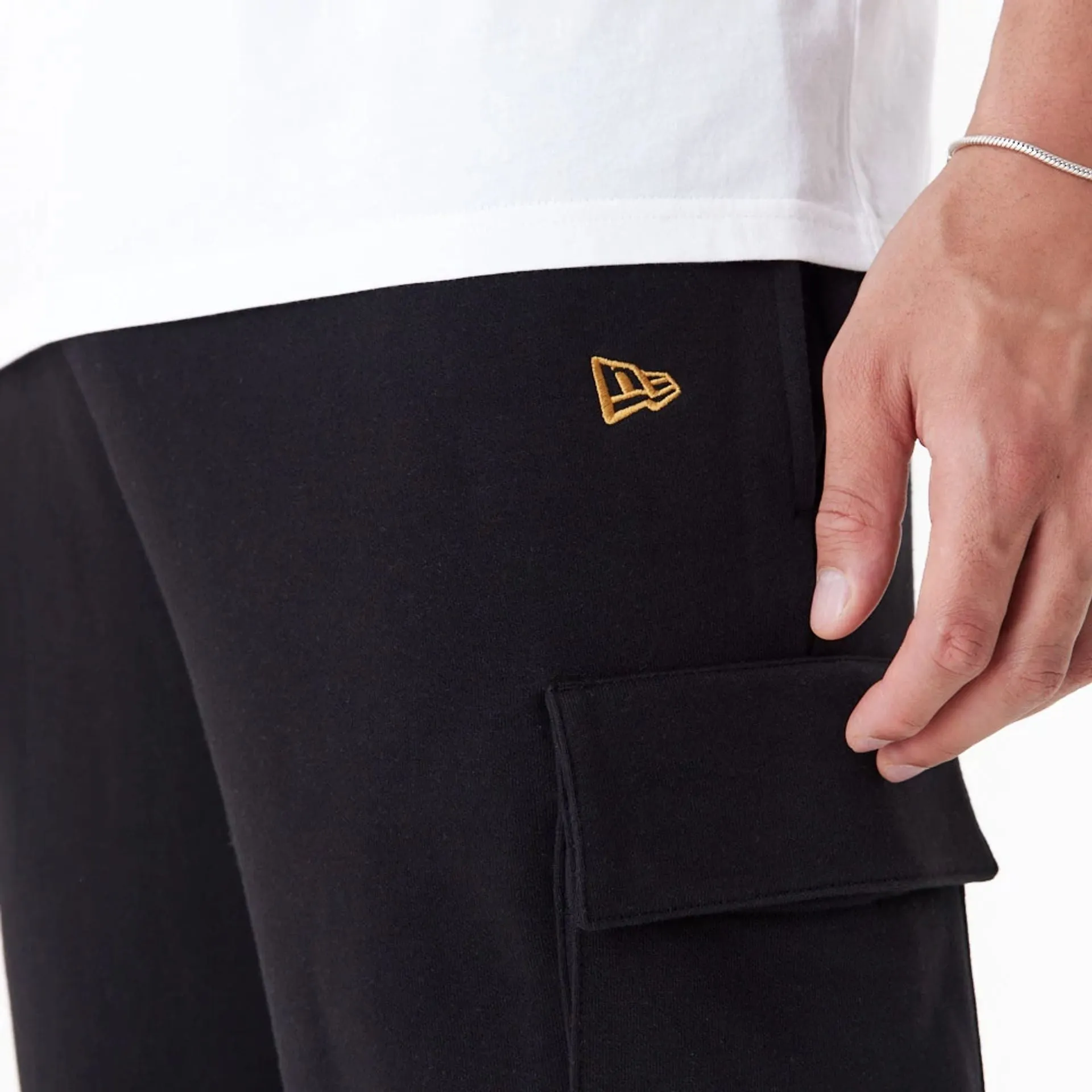 Pantalón Joggers Cargo New Era Script
