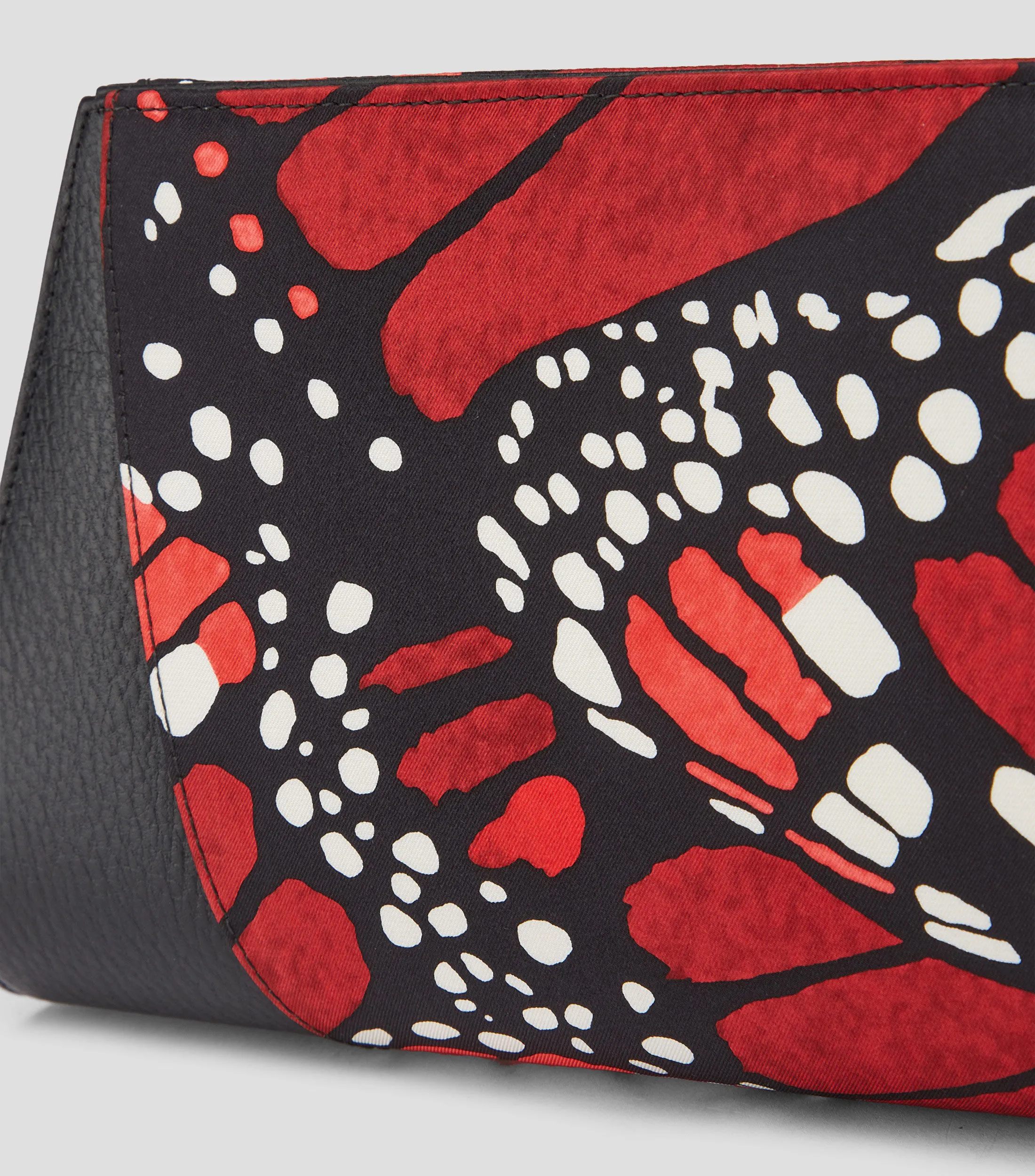 Pineda Covalin Bolso Clutch Mariposa Bordada Mujer