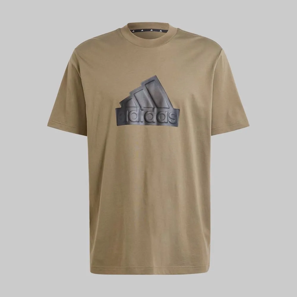 Playera adidas Bómber Future Icons Badge Of Sport Hombre