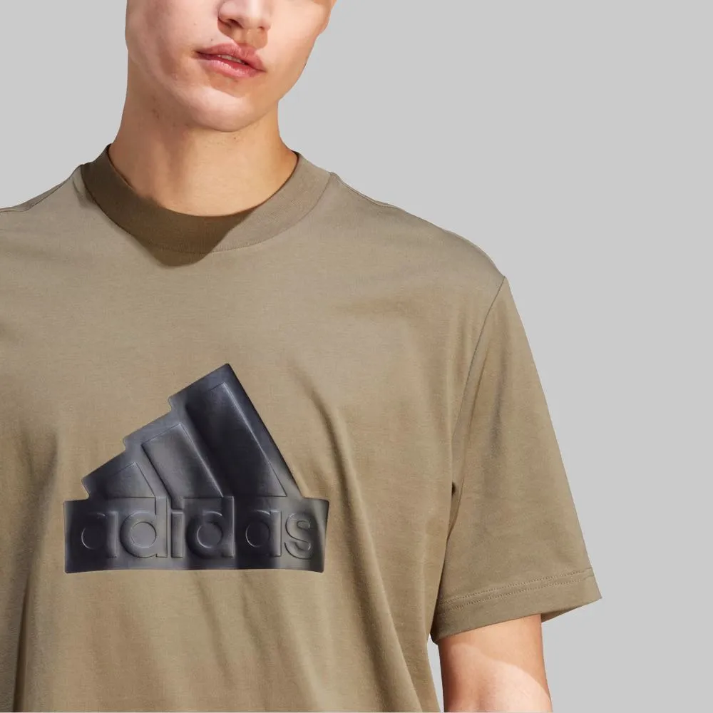 Playera adidas Bómber Future Icons Badge Of Sport Hombre