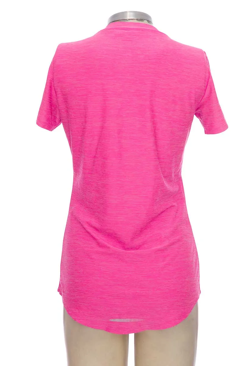 ROPA DEPORTIVA / SALIDA DE BAñO COLOR FUCSIA  UNDER ARMOUR