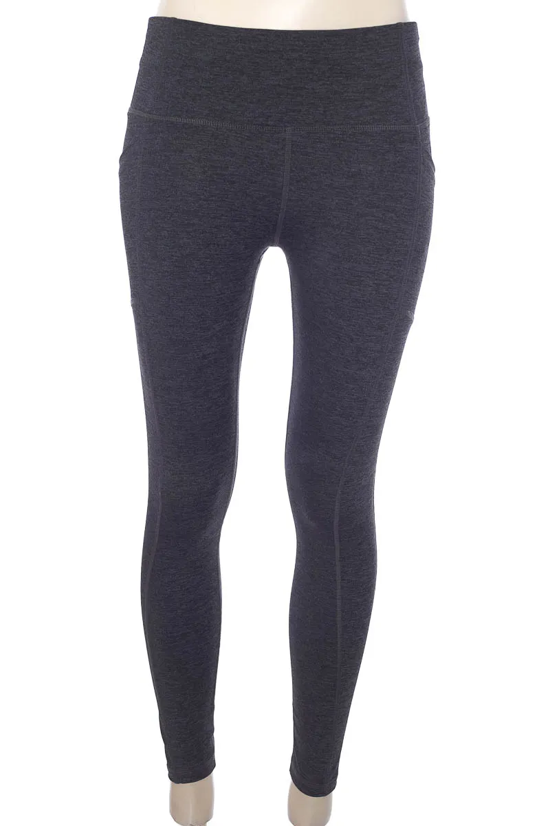 ROPA DEPORTIVA / SALIDA DE BAñO COLOR GRIS  AVíA