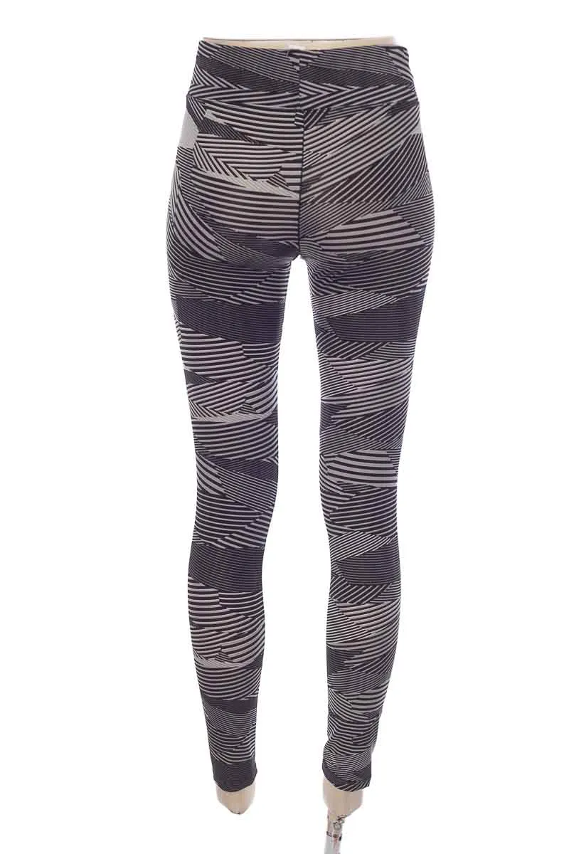 ROPA DEPORTIVA / SALIDA DE BAñO COLOR GRIS  CLOSEANDO