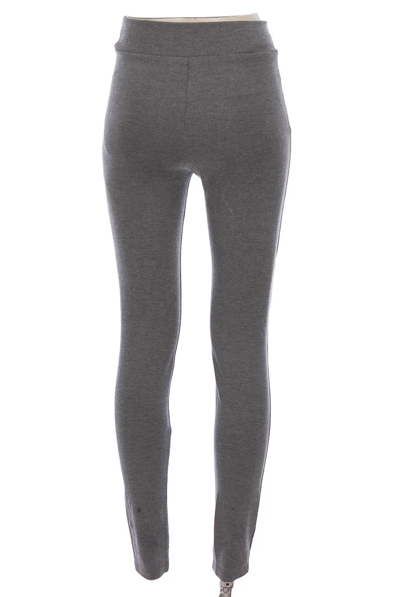ROPA DEPORTIVA / SALIDA DE BAñO COLOR GRIS  STUDIO F