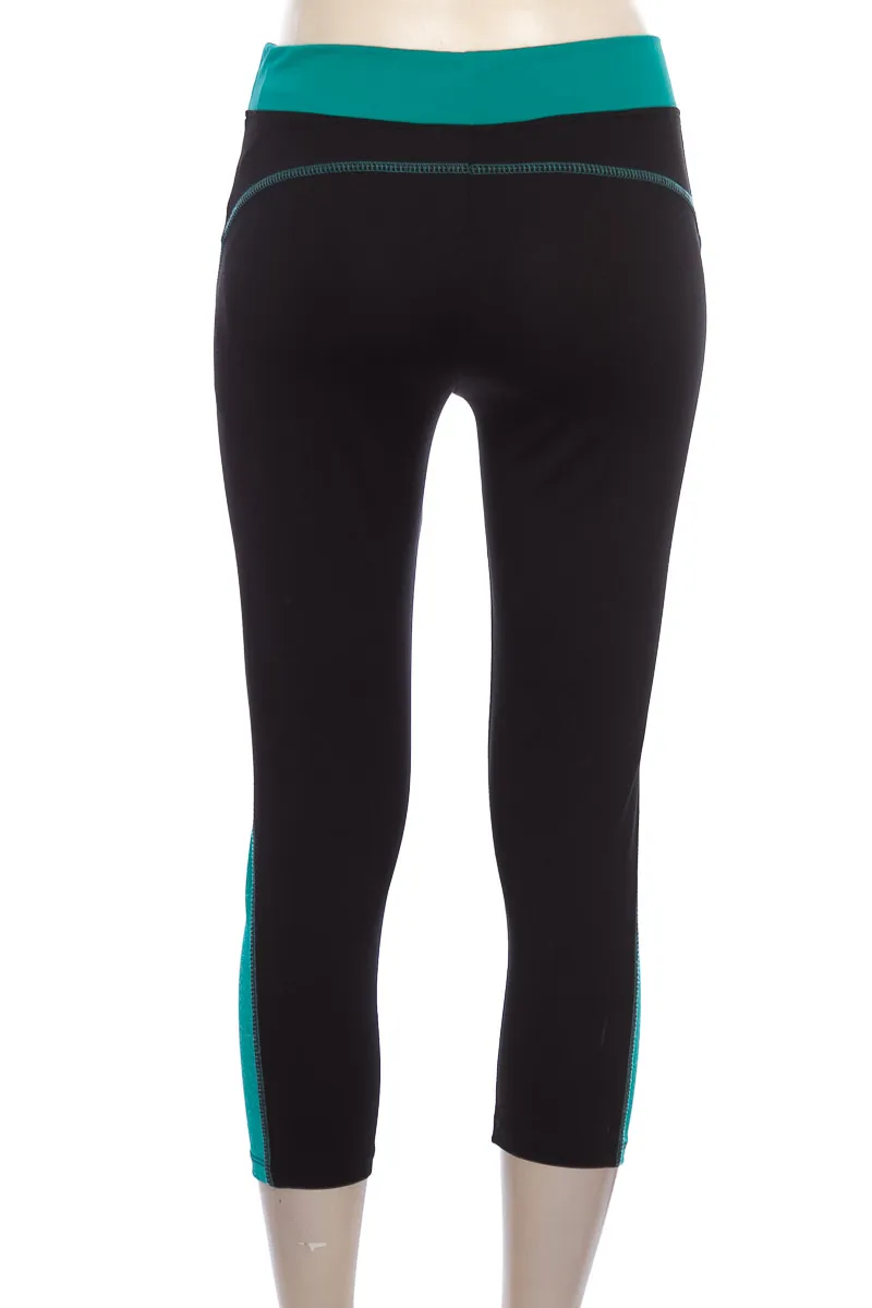 ROPA DEPORTIVA / SALIDA DE BAñO COLOR NEGRO  DAKOTA