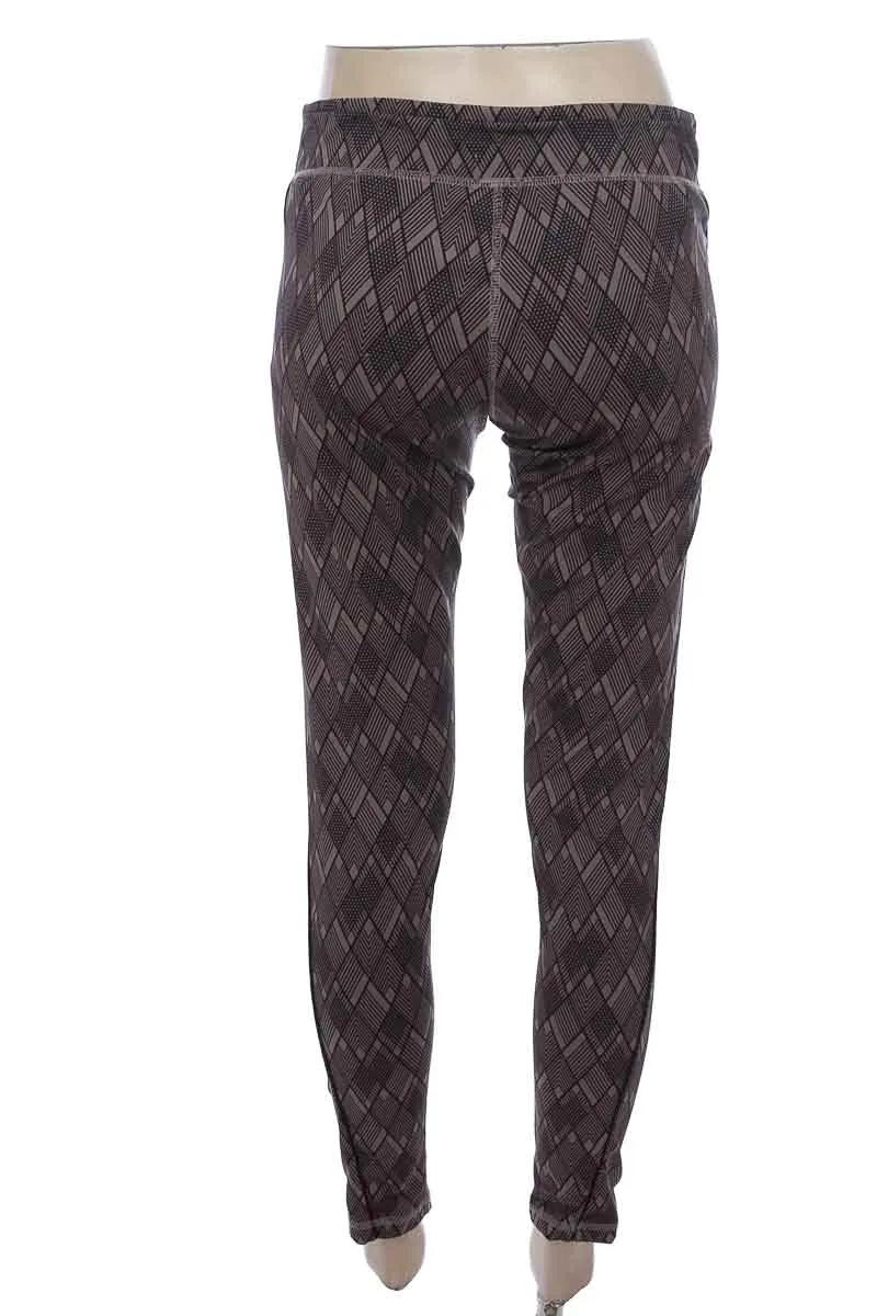 ROPA DEPORTIVA / SALIDA DE BAñO COLOR NEGRO  GEF