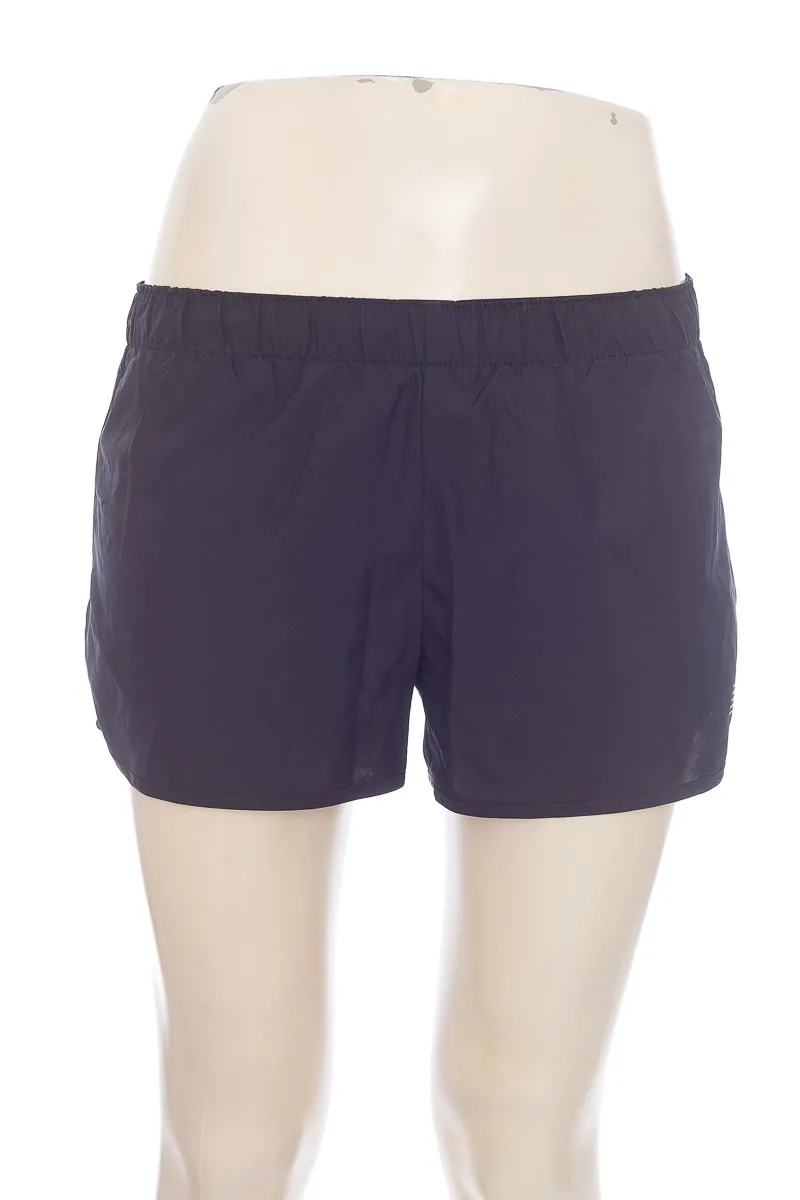 ROPA DEPORTIVA / SALIDA DE BAñO COLOR NEGRO  NEW BALANCE
