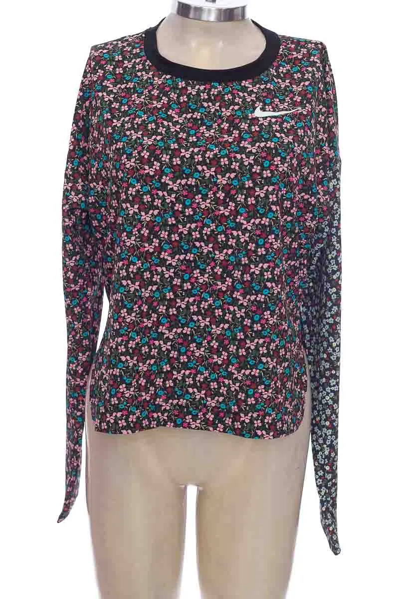 ROPA DEPORTIVA / SALIDA DE BAñO COLOR NEGRO  NIKE
