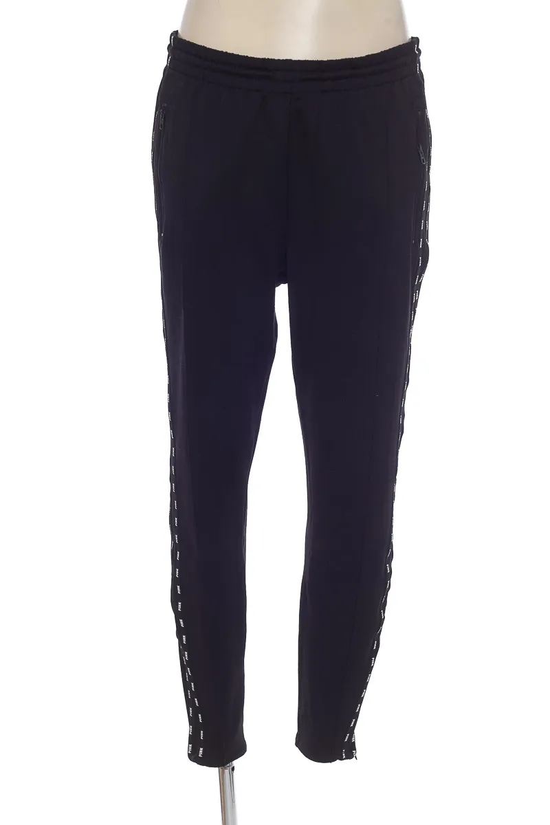 ROPA DEPORTIVA / SALIDA DE BAñO COLOR NEGRO  PìNK