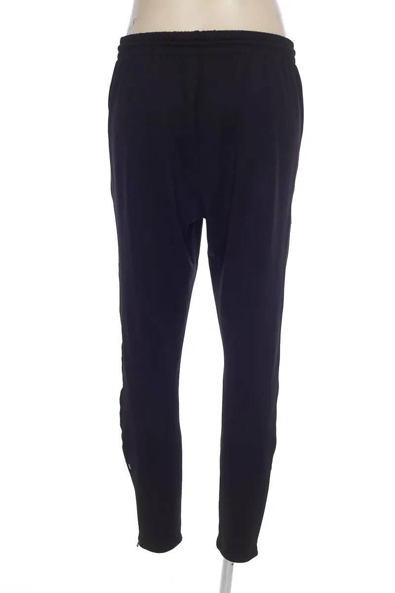 ROPA DEPORTIVA / SALIDA DE BAñO COLOR NEGRO  PìNK